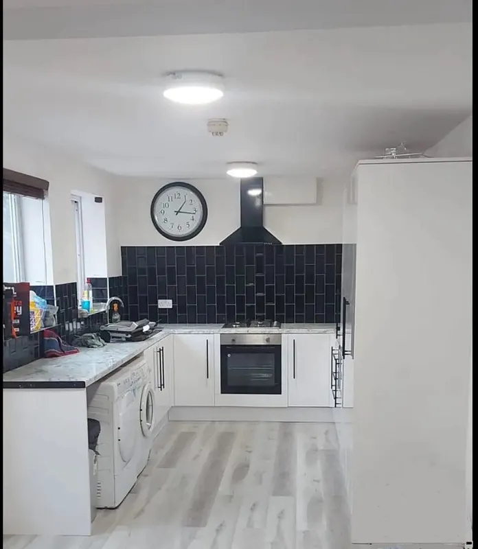 10 Arthur Avenue: 6 Bed Student House NG7 2EL - Thumbnail 2